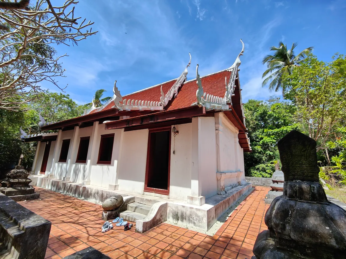 Wat Phu Khao Noi