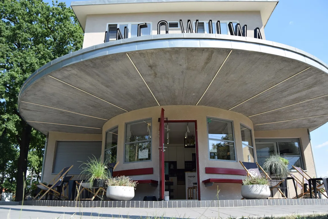 WUWA Cafe