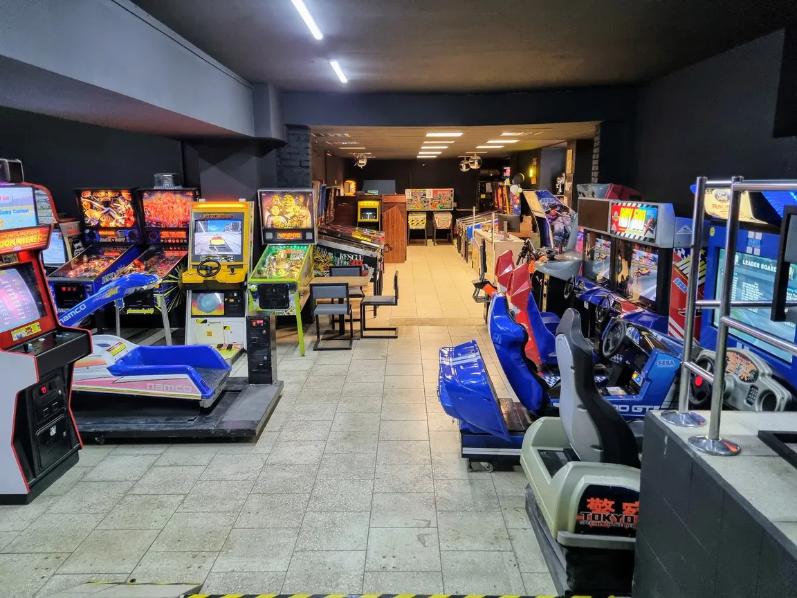 FunHouse Katowice - Interaktywne Muzeum Flipperów i Gier Arcade | Salon Gier | Flippery Śląsk | Sala zabaw