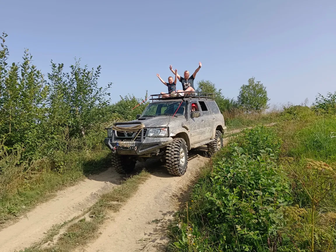 Wycieczki 4x4 BIESZCZADY "Ty kierujesz"