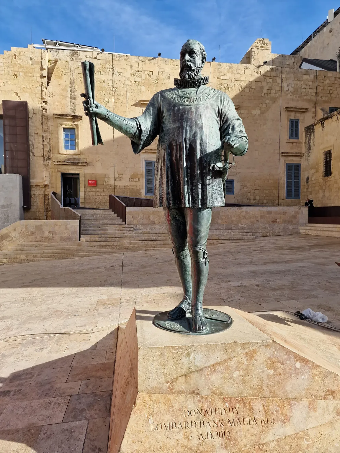 Statwa ta’ Jean de la Valette
