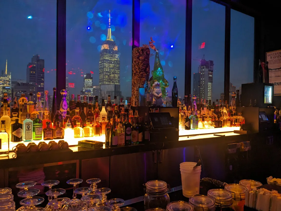 Somewhere Nowhere NYC - Lounge, Nightclub & Rooftop Pool