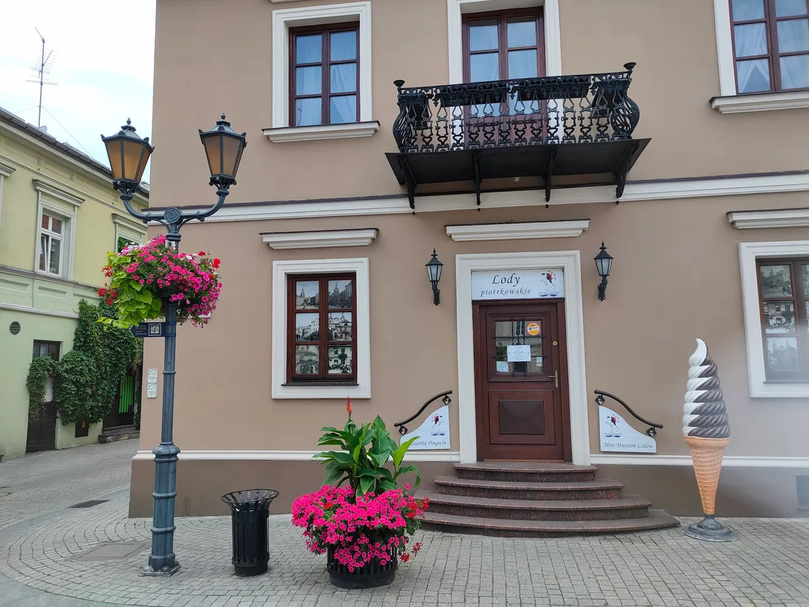 Mini Muzeum Lodów Piotrkowskich Kamienie Pingwin