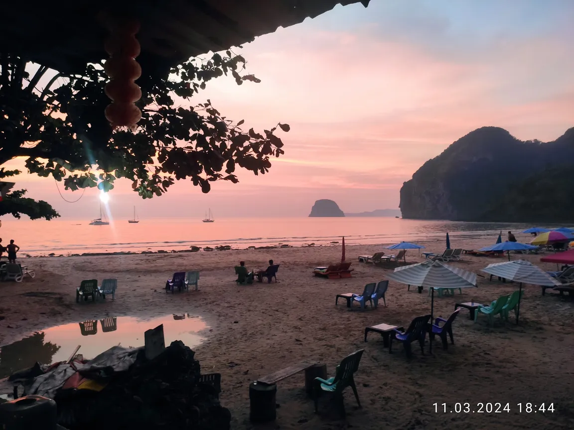 Mong Bar Koh Mook