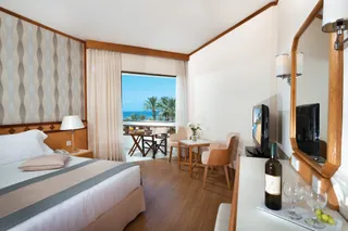 Constantinou Bros Pioneer Beach Hotel