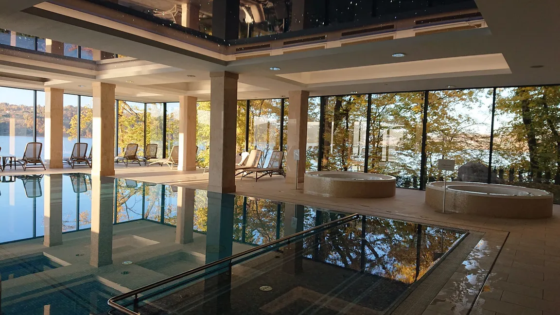 Heron Live Hotel