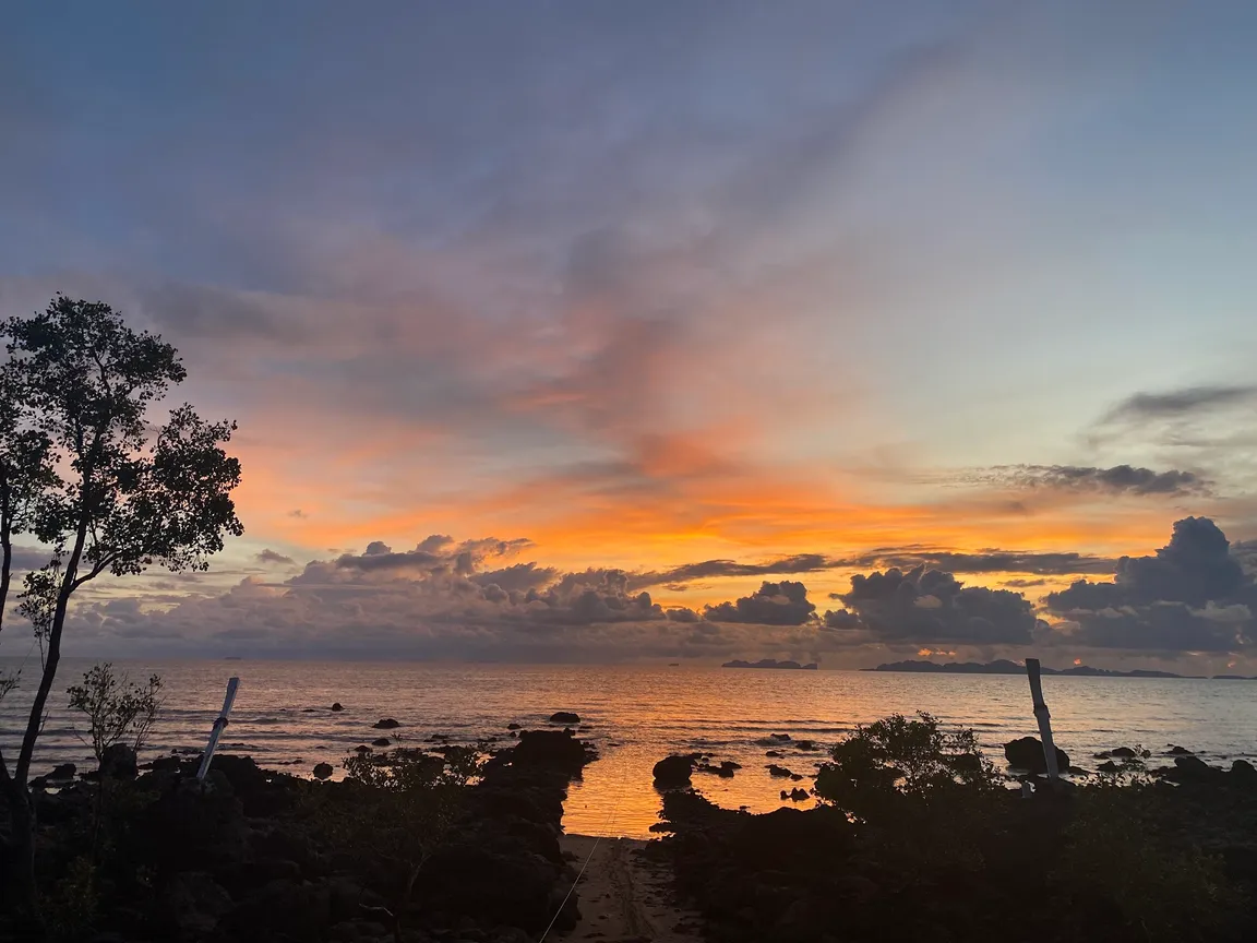 Koh Jum Manao Bar