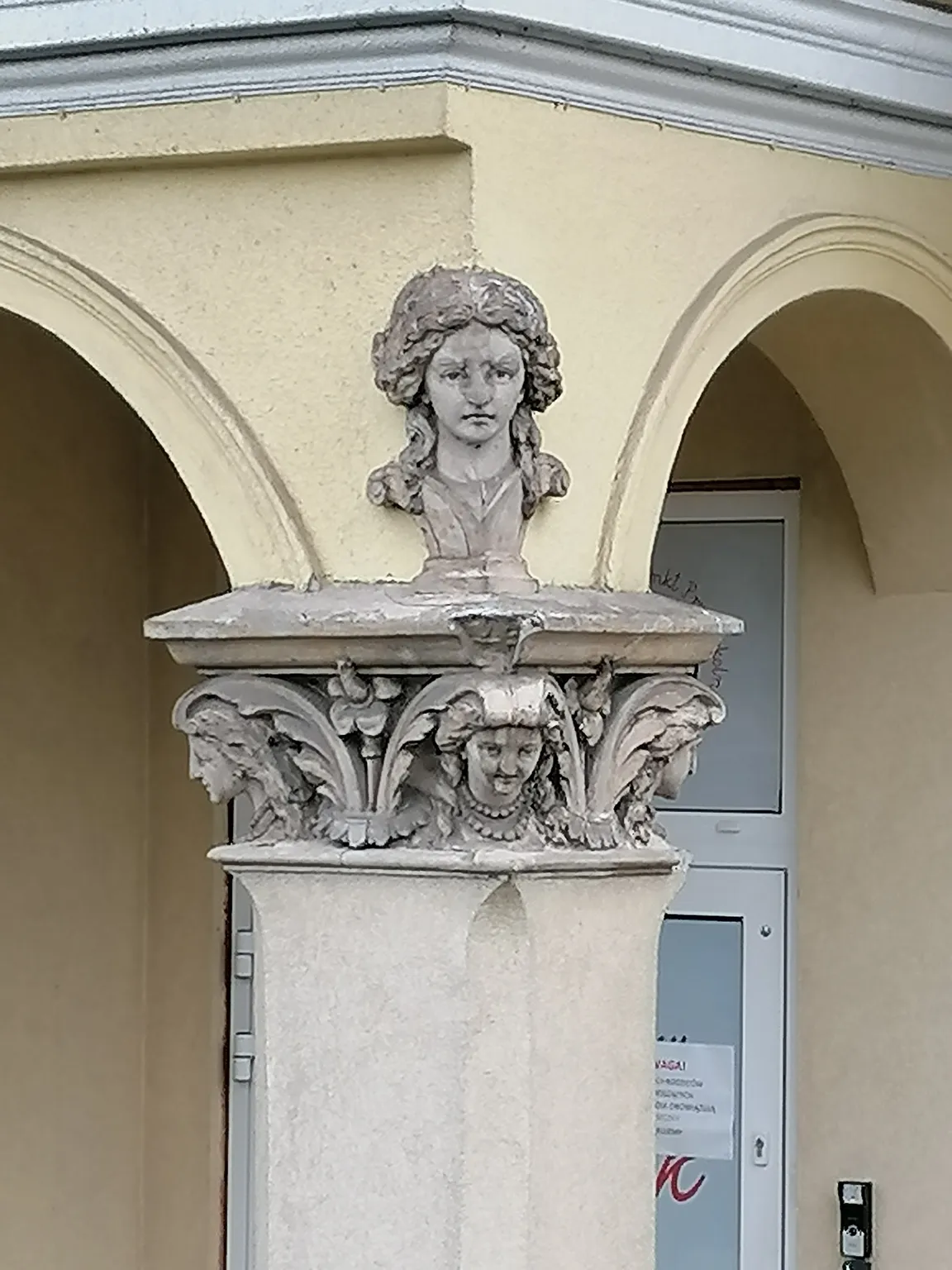 Dwór artysty Andrzeja Lenika w Krośnie