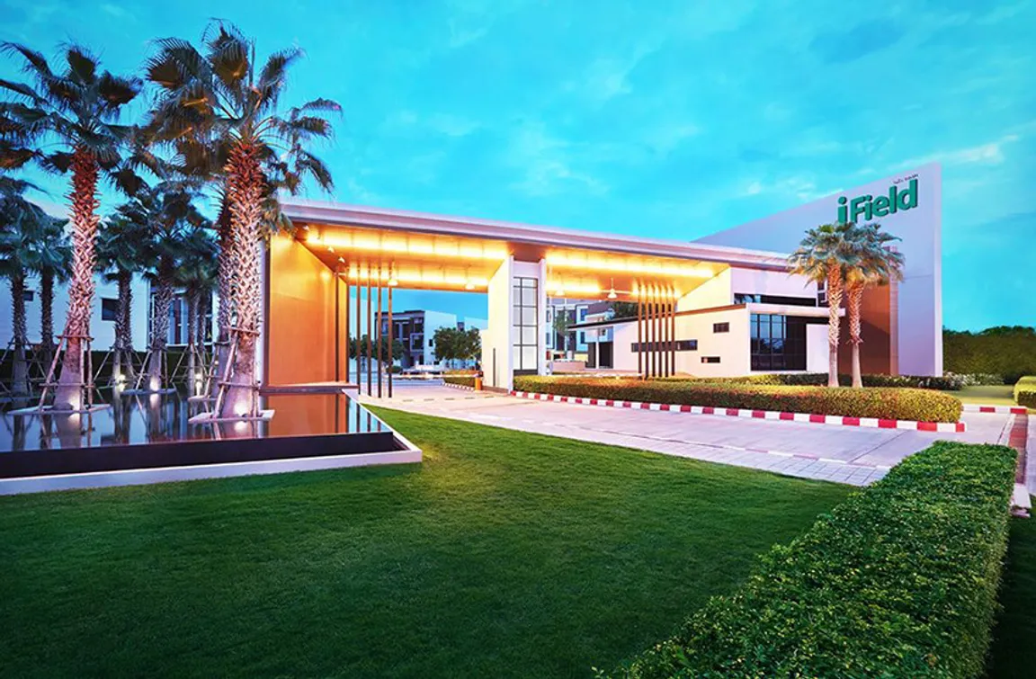 Luxury Living Pool and Spa