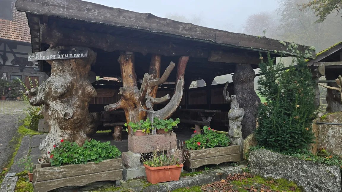 Schnapsbrunnen an der Straubenhöf-Mühle