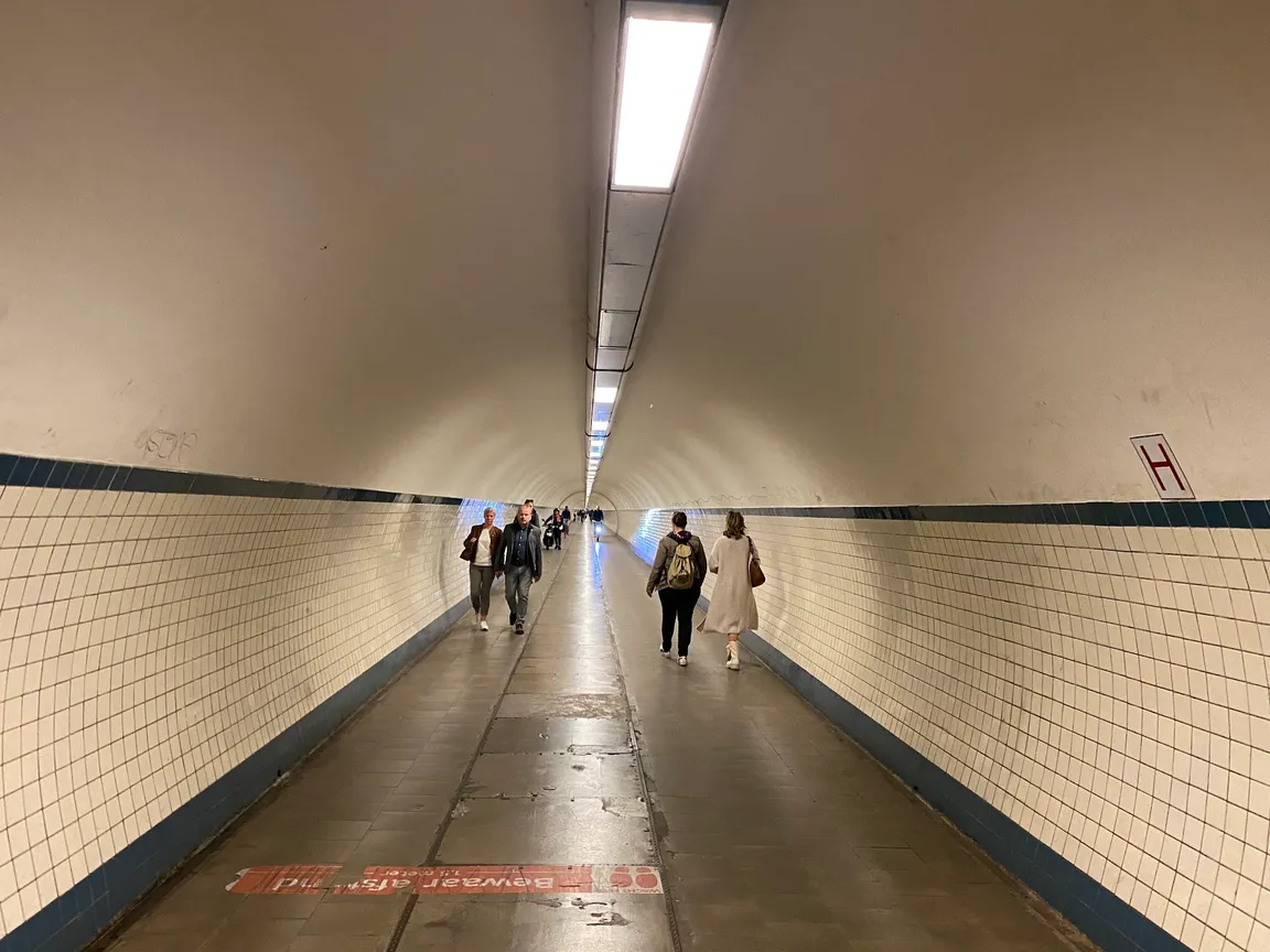 Sint-Annatunnel naar Linkeroever