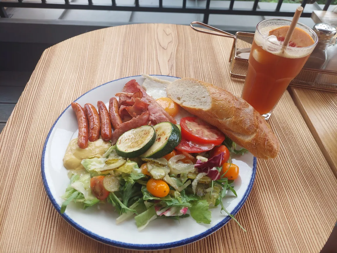 STRH Bistro Art Cafe