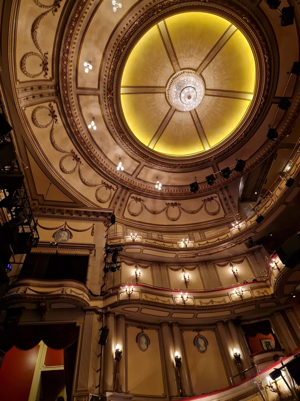 Noël Coward Theatre