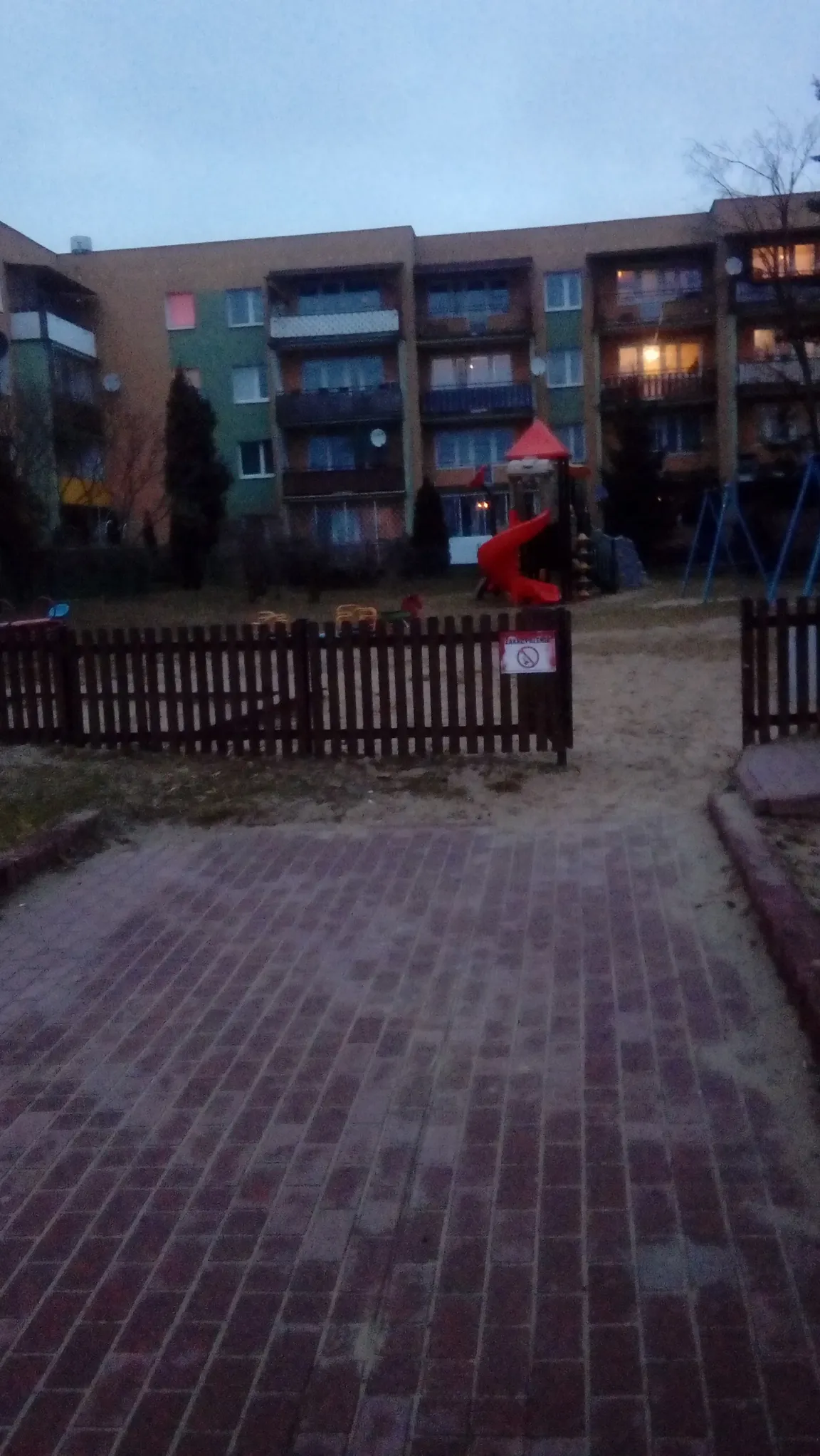 Plac zabaw przy gabinecie neurologicznym