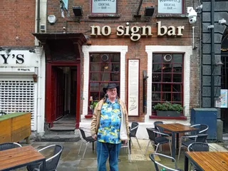 No Sign Wine Bar