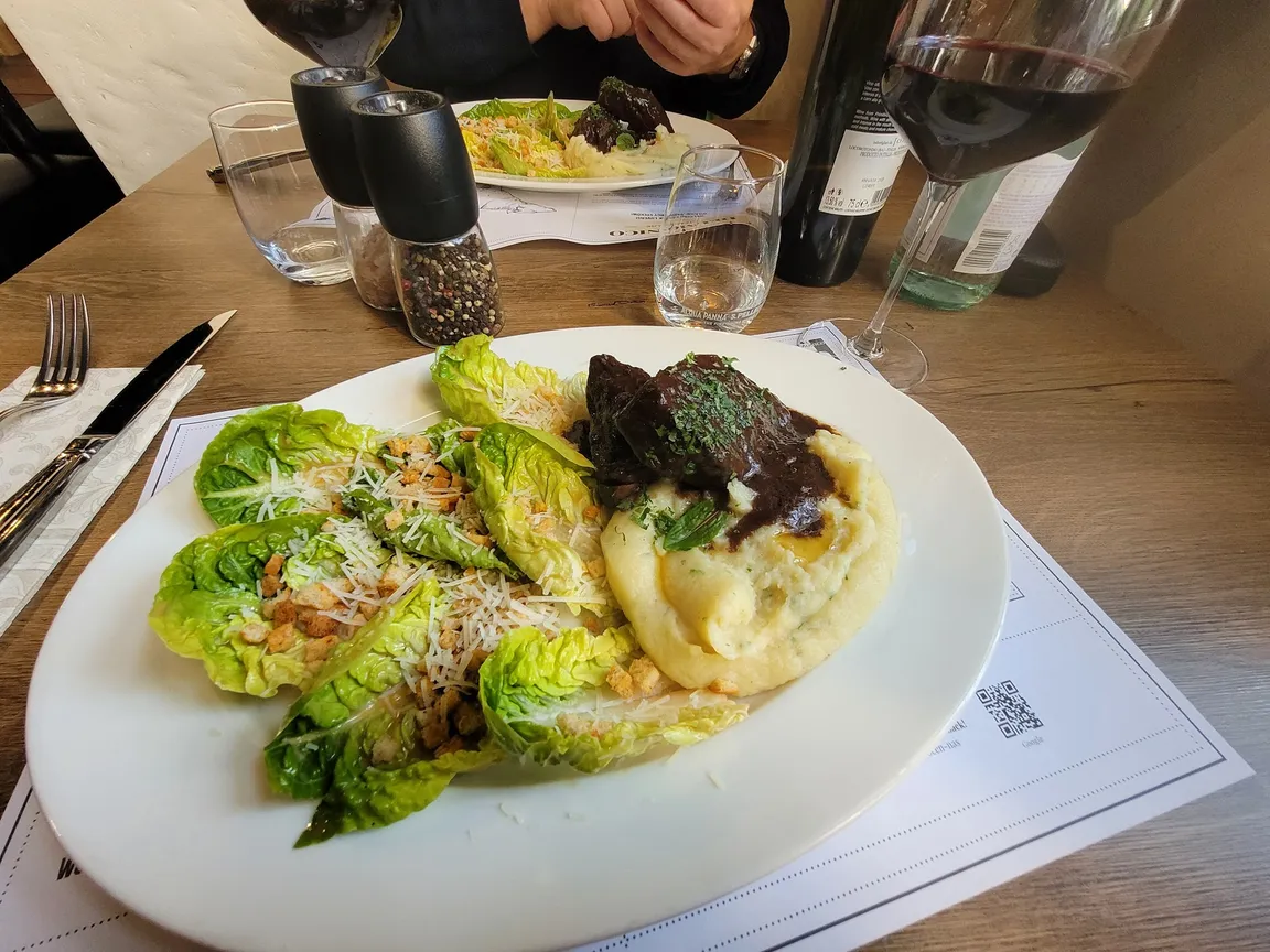 Delmonico - Steakhouse, Friends & Wine