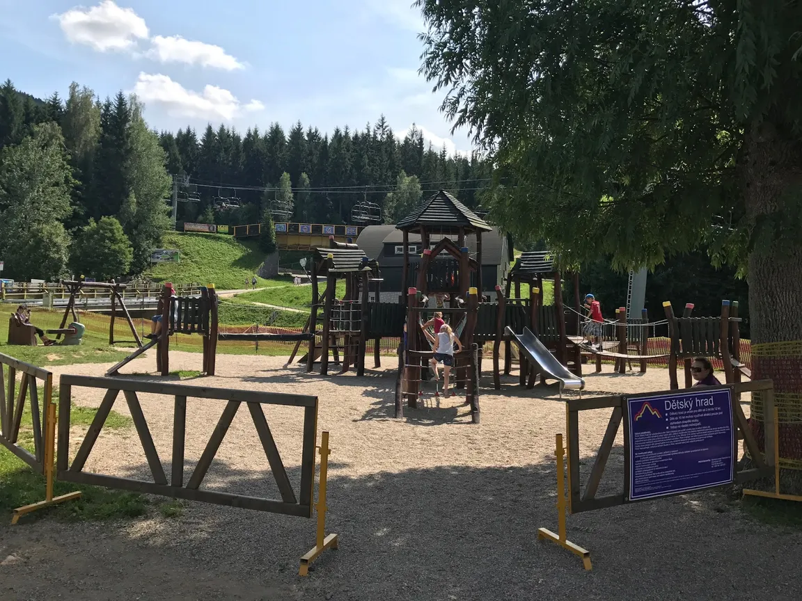 Dětský park u lanové dráhy