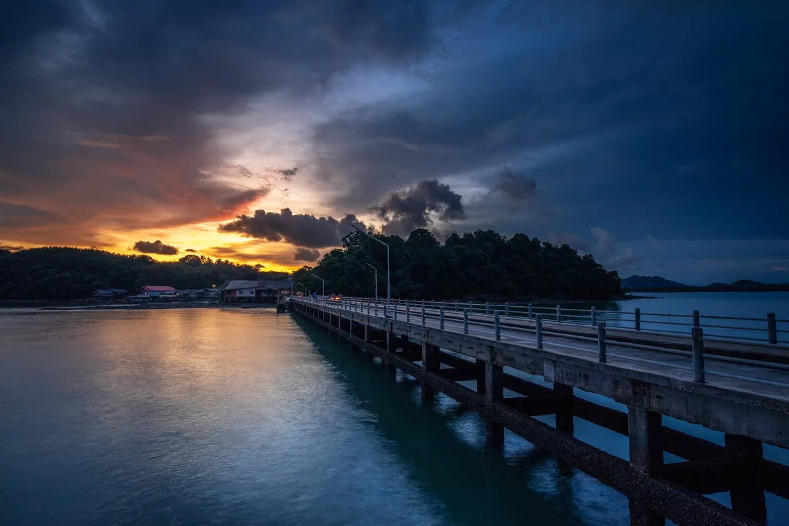 Ban Lo Yai fishing pier