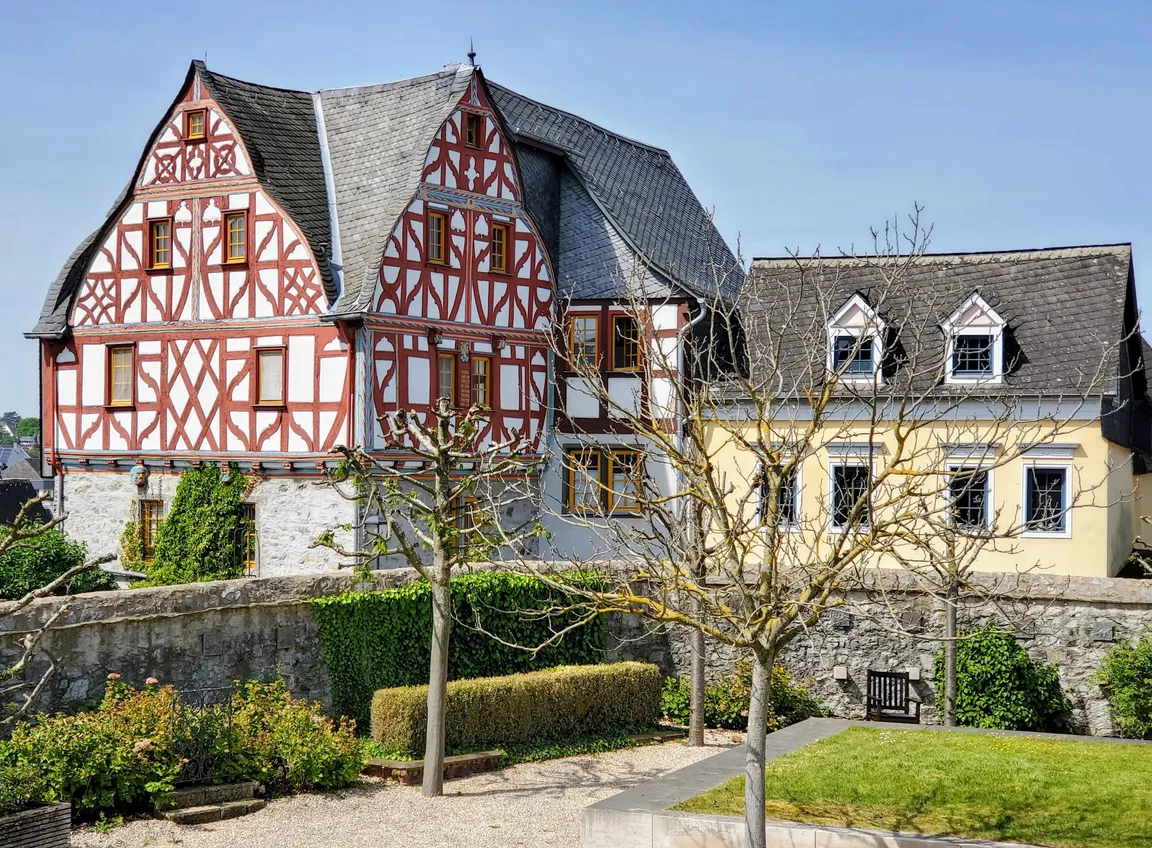 Diozesanmuseum Limburg and Domschatz (Staurothek)