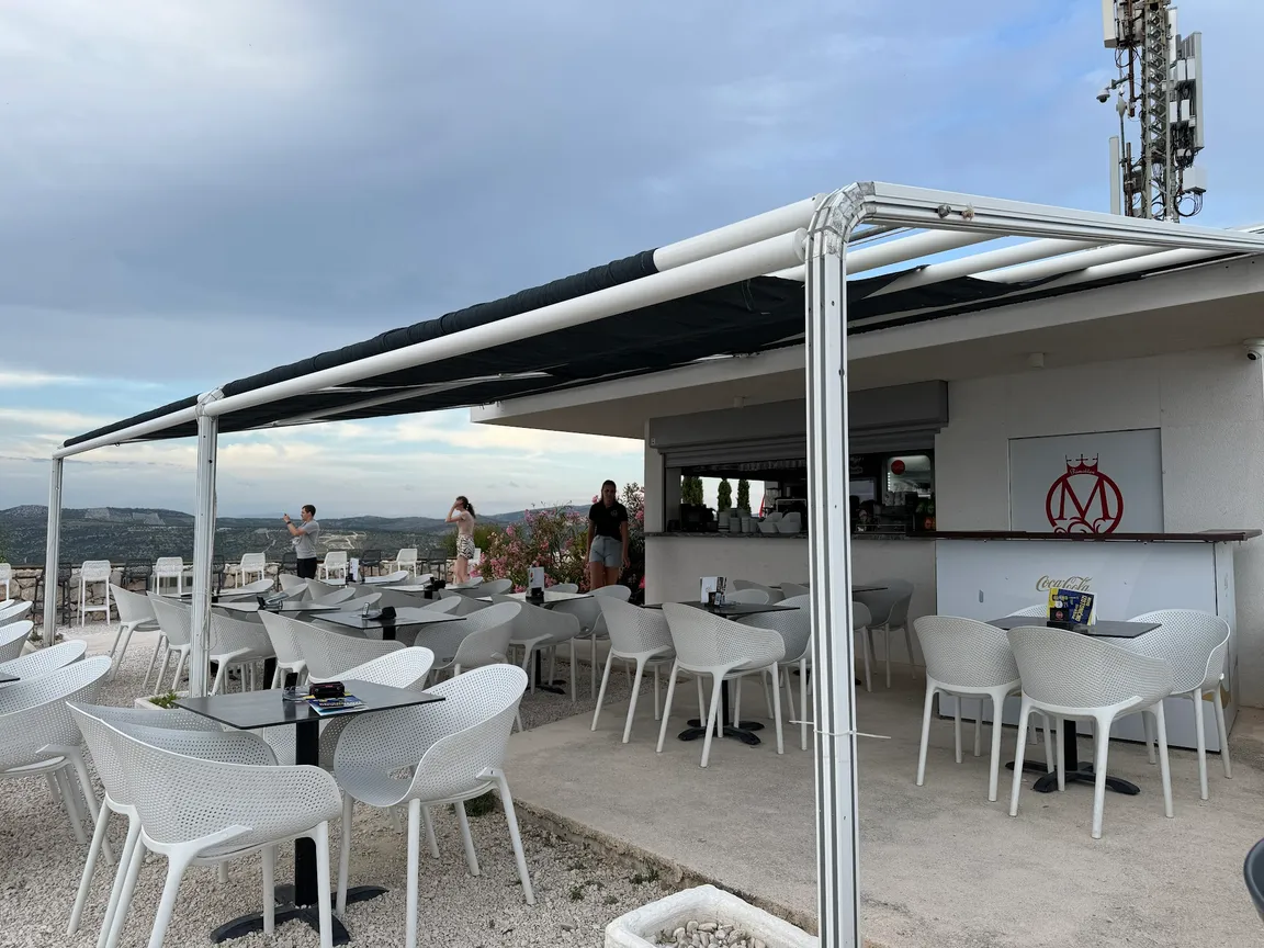 Madona Bar & shop