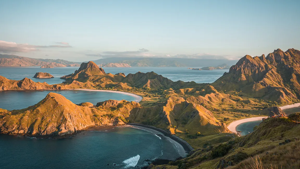 Labuan Bajo Harbour. Paket komodo trip