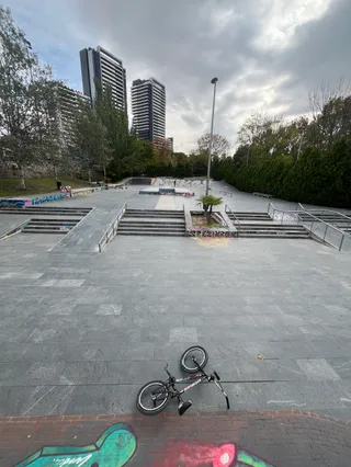Skate plaza