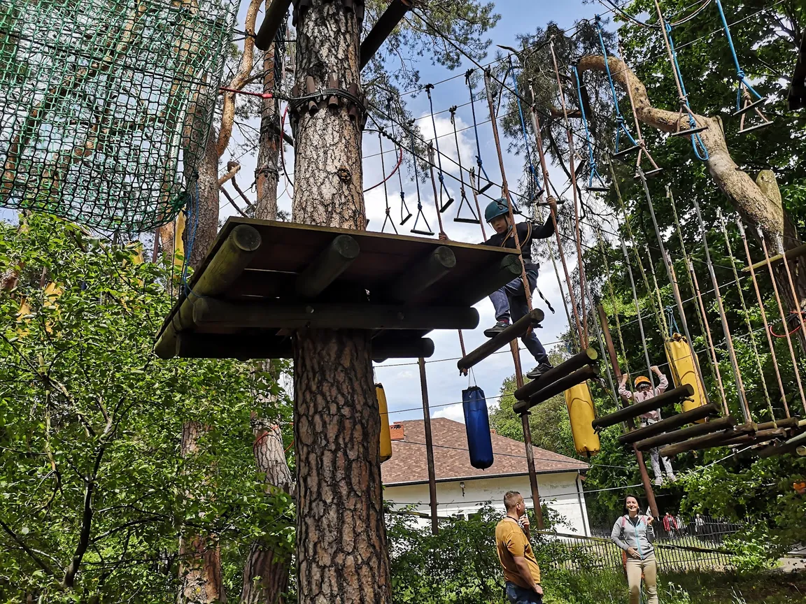 Park Linowy Nad Zalewem Zemborzyckim
