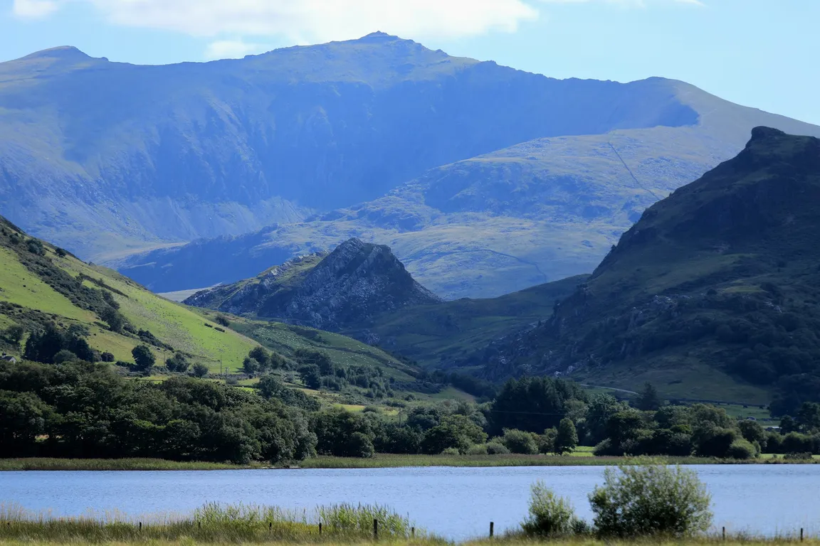 Cwm Cynfal viewpoint