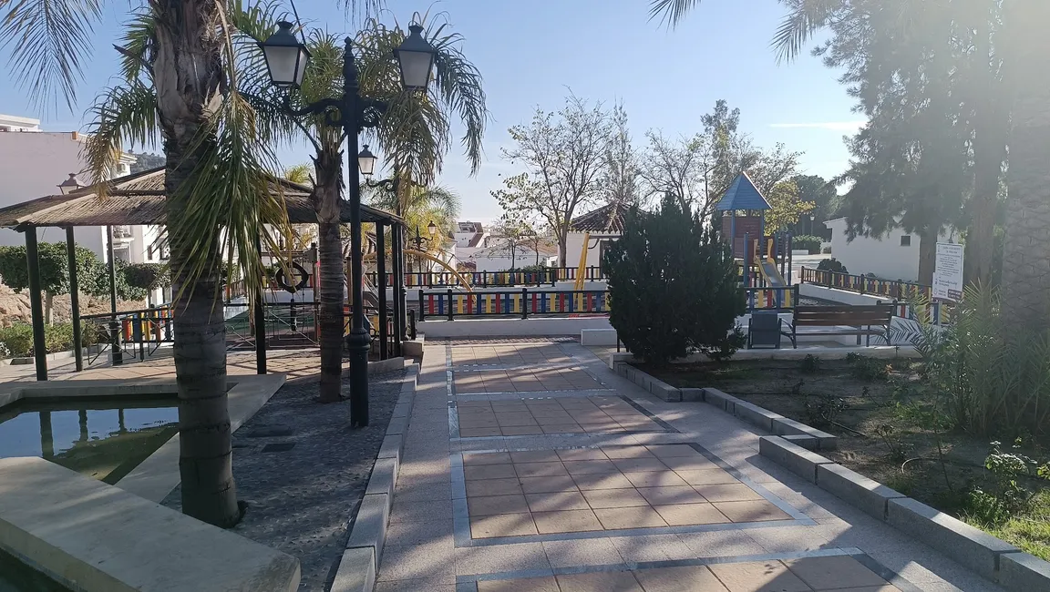 Zona de Juegos Infantiles/Children's Playground