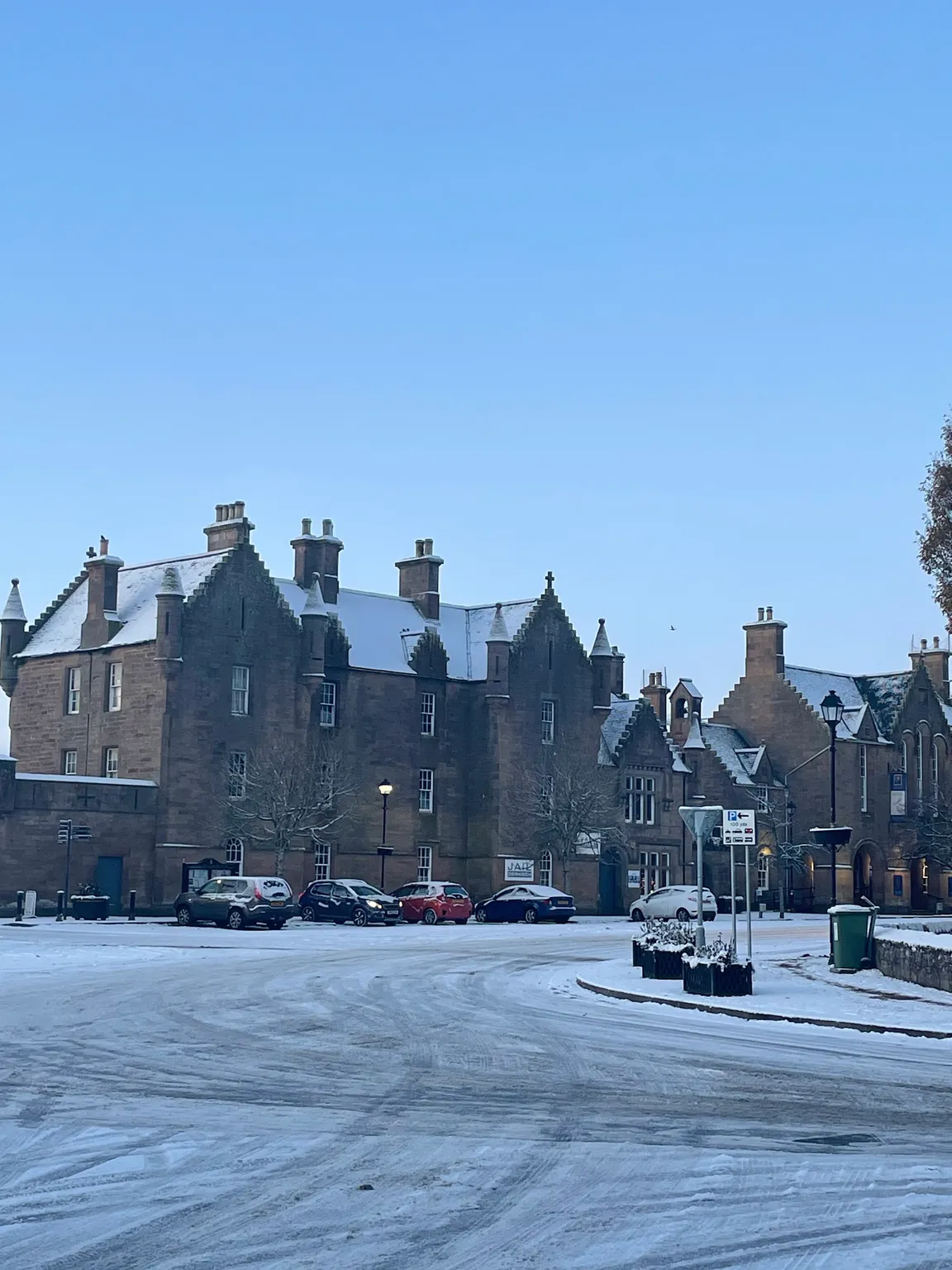 Dornoch Castle Whisky Bar & Dining. Takeaway Pizza!