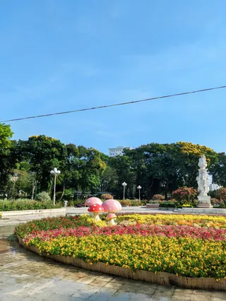 Le Van Tam Park
