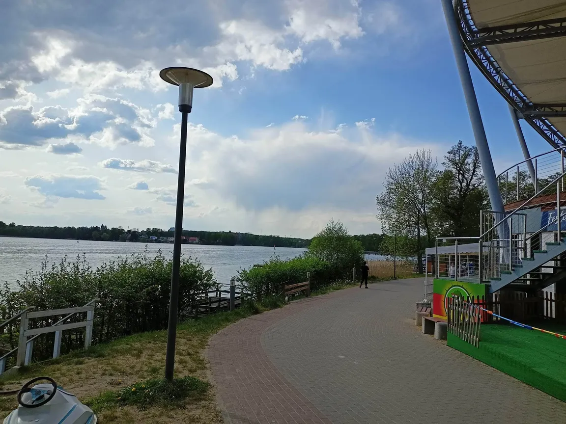 Amfiteatr nad jeziorem Czos w Mrągowie