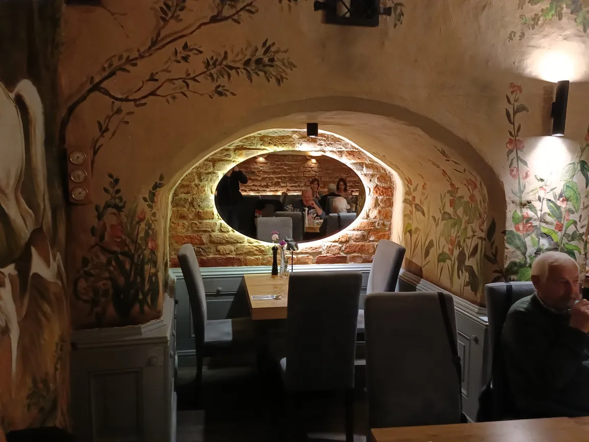 Ratuszova Restauracja & Apartamenty A.D. 1954