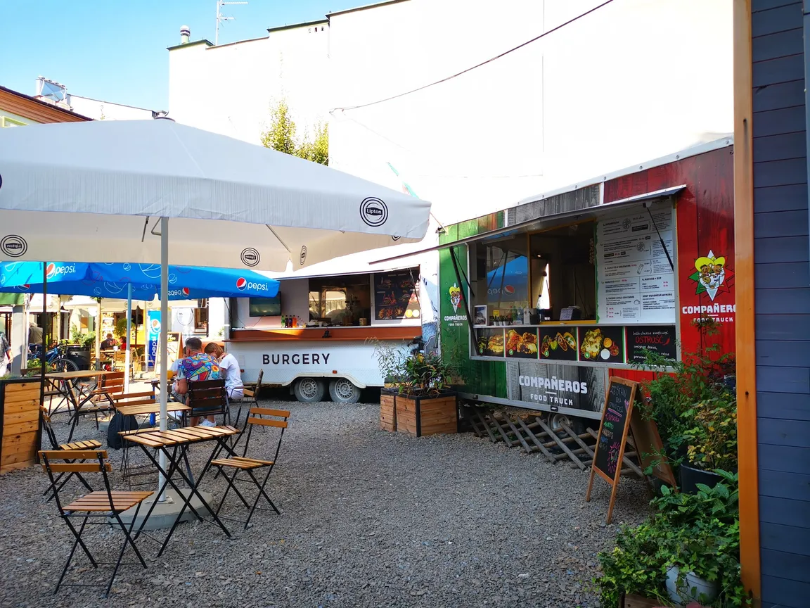 Plac Izaaka - Food Truck market
