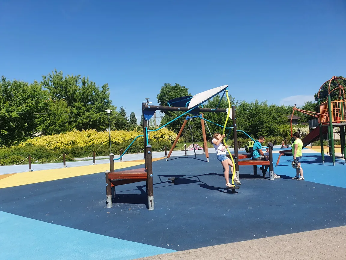 Hasanka - Plac Zabaw i Skatepark