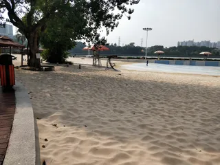 西郊游泳场