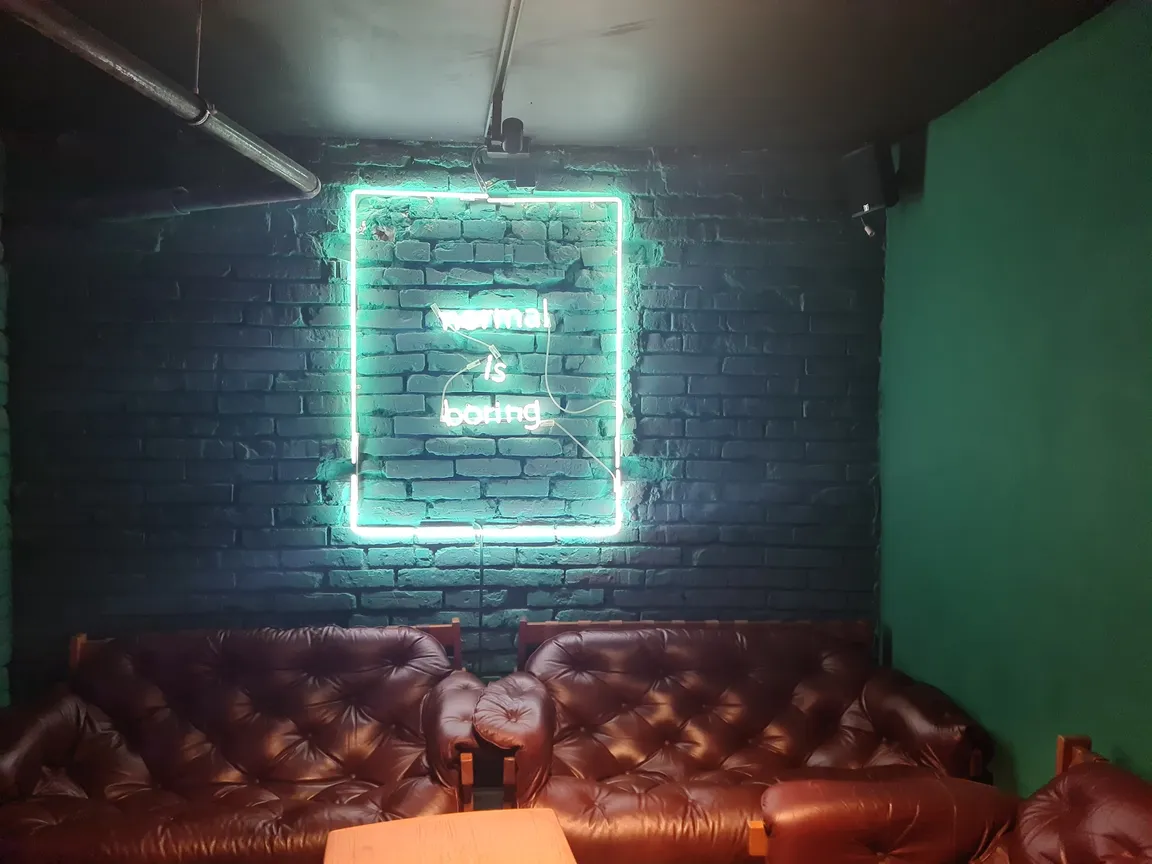 Neverland Bar • Escape Room • Pizzeria