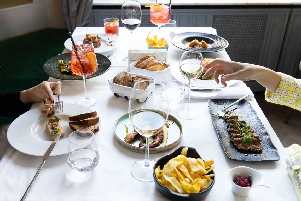 Restaurant & Rooftop Bar Savart