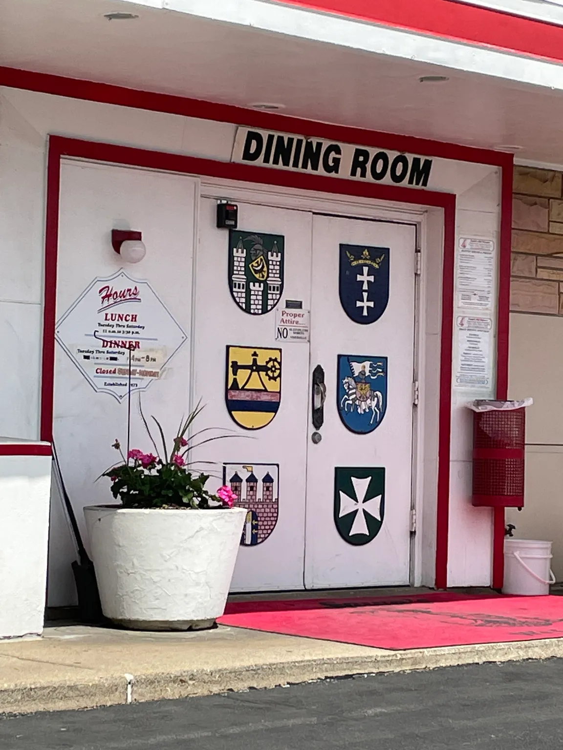 Sawa's Old Warsaw Restaurant
