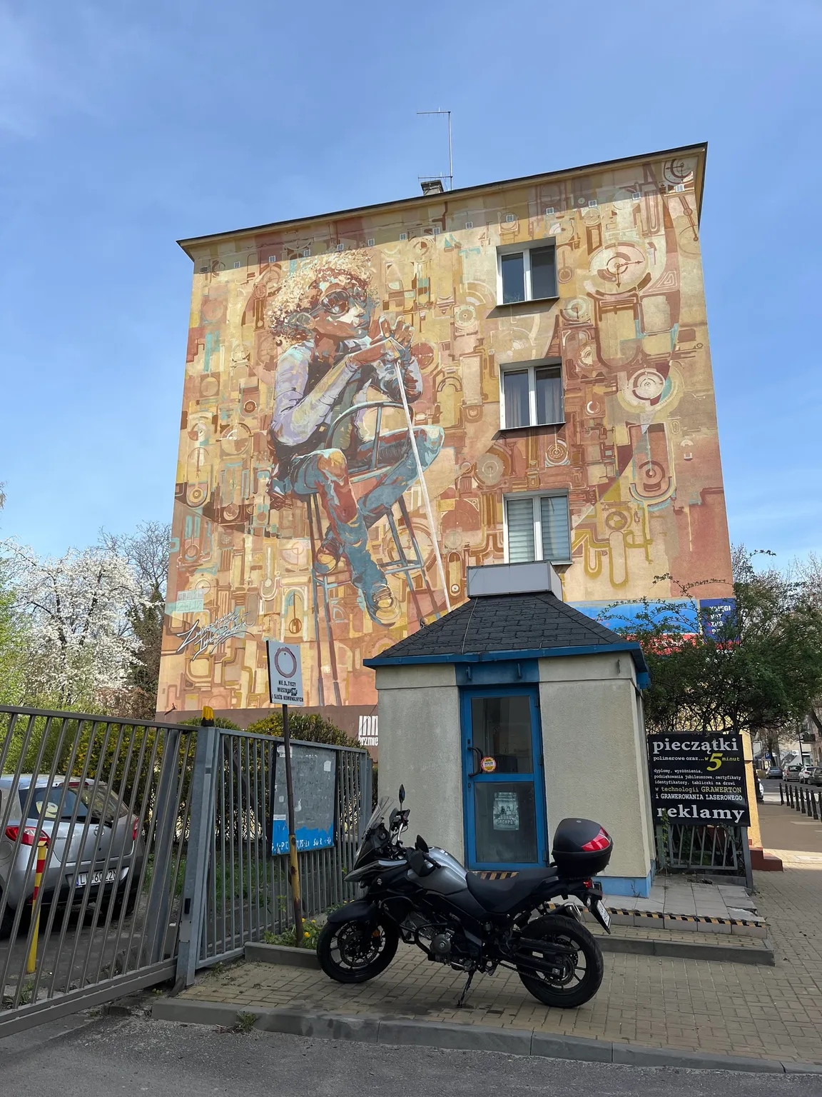 Mural "Na krześle"