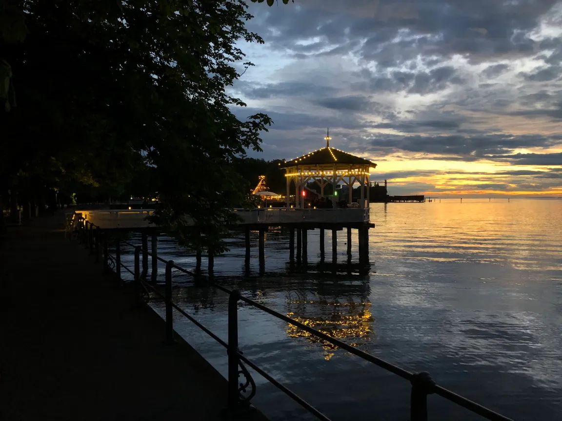 Seepromenade mit Hafenmole