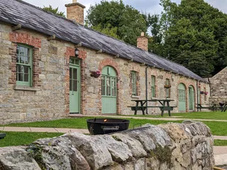 Belle Isle Estate, Castle & Cottages