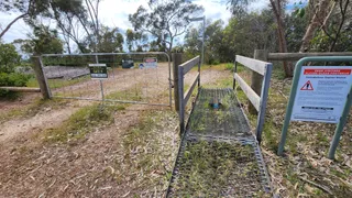 Ruins Track (Gate 9) Park & Walk
