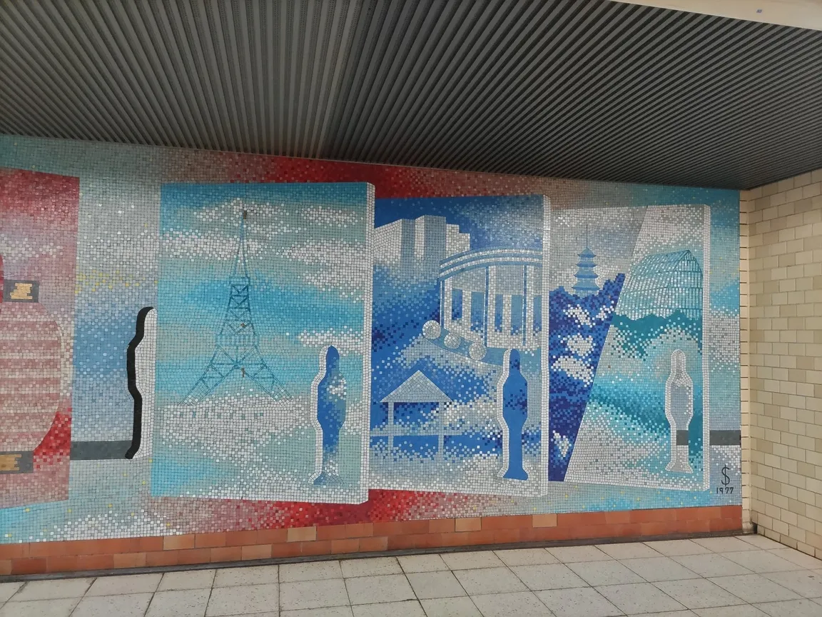 名古屋市内観光のモザイク壁画