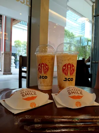 J.CO Donuts & Coffee