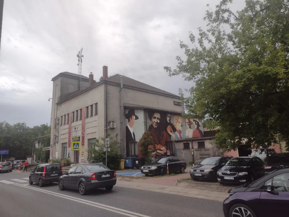 Mural "Stacja Pomarańczarka"