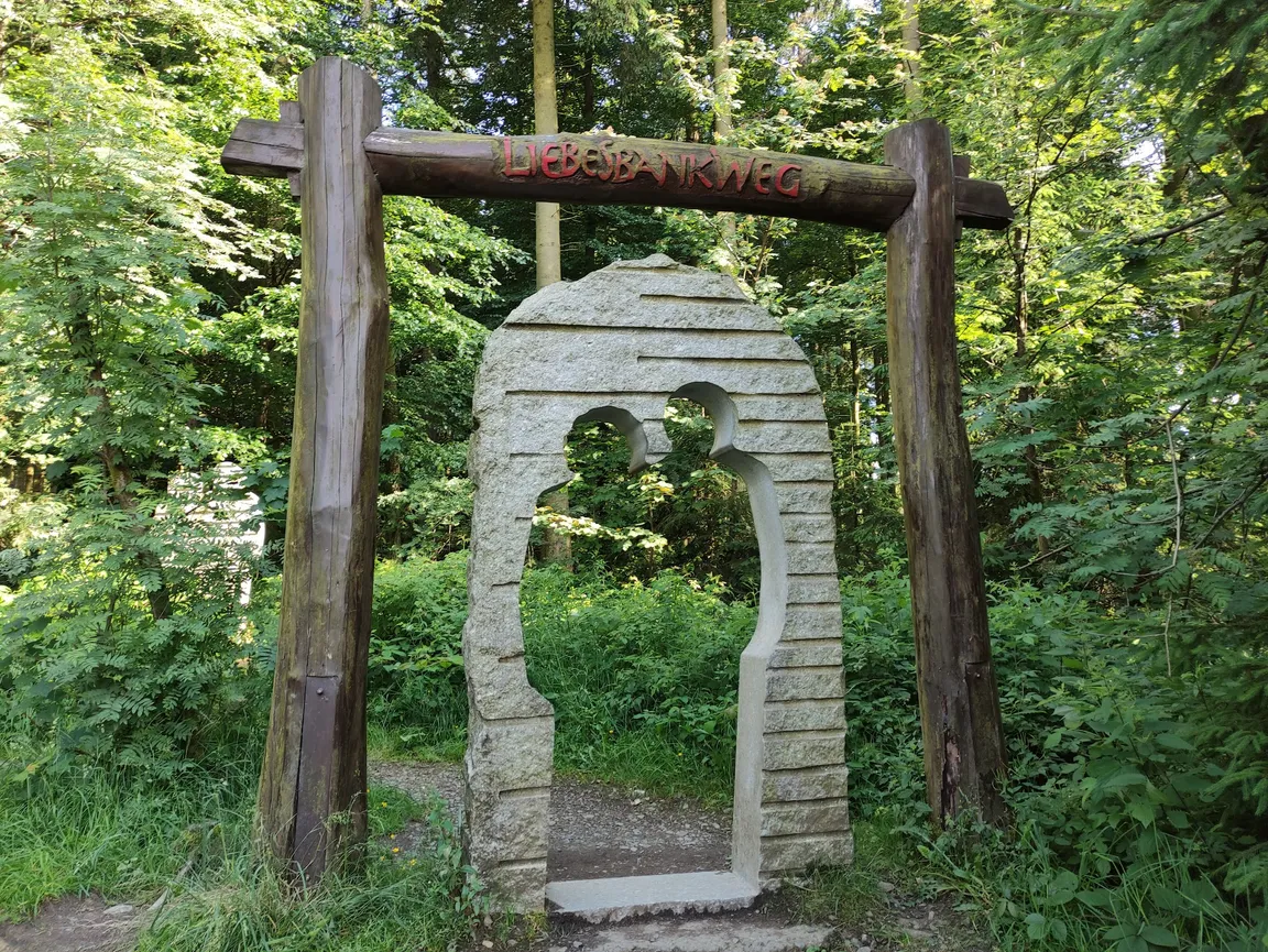 Liebesbank trail