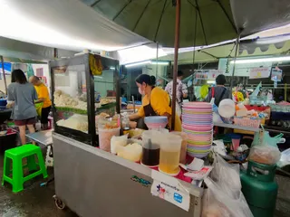 Pratunam Food Hawkers and Shops