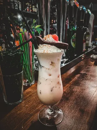 Poniente Beach (Cervecería & Coctelería)