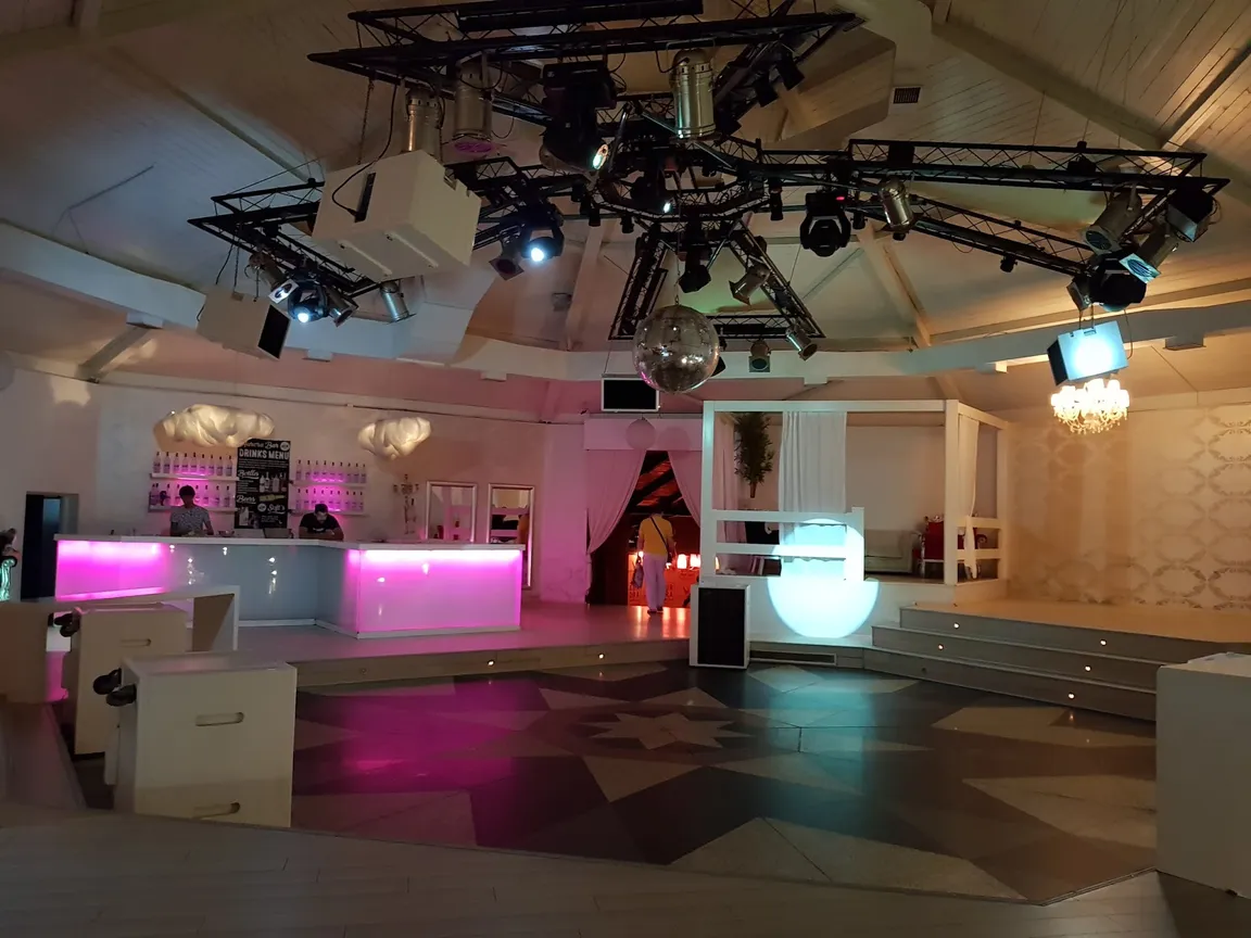 AURORA CLUB
